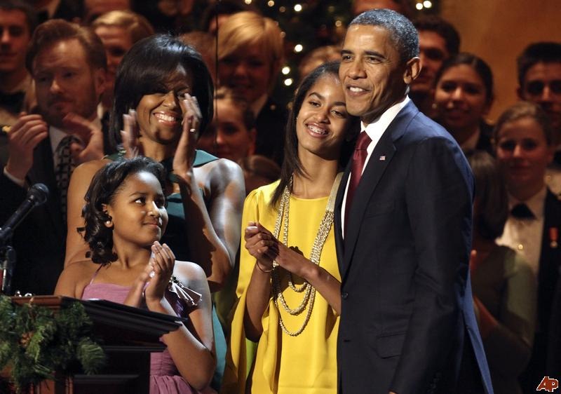[barack-obama-michelle-obama-malia-obama-sasha-obama-2011-12-11-20-41-0%255B3%255D.jpg]