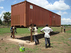 Unloading 40ft shipping container using lifting jacks