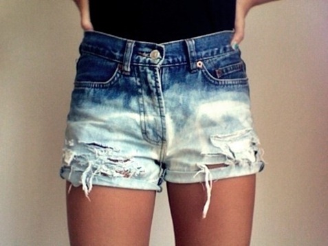 Short descoloridos deshilachados