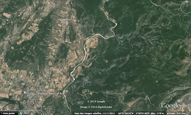 La vallée de l'Ibie en Ardèche entre Lagorce et Vallon-Pont-d'Arc