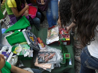 Artesanato, roupas, chaveiros e muita felicidade! SDC10487_2