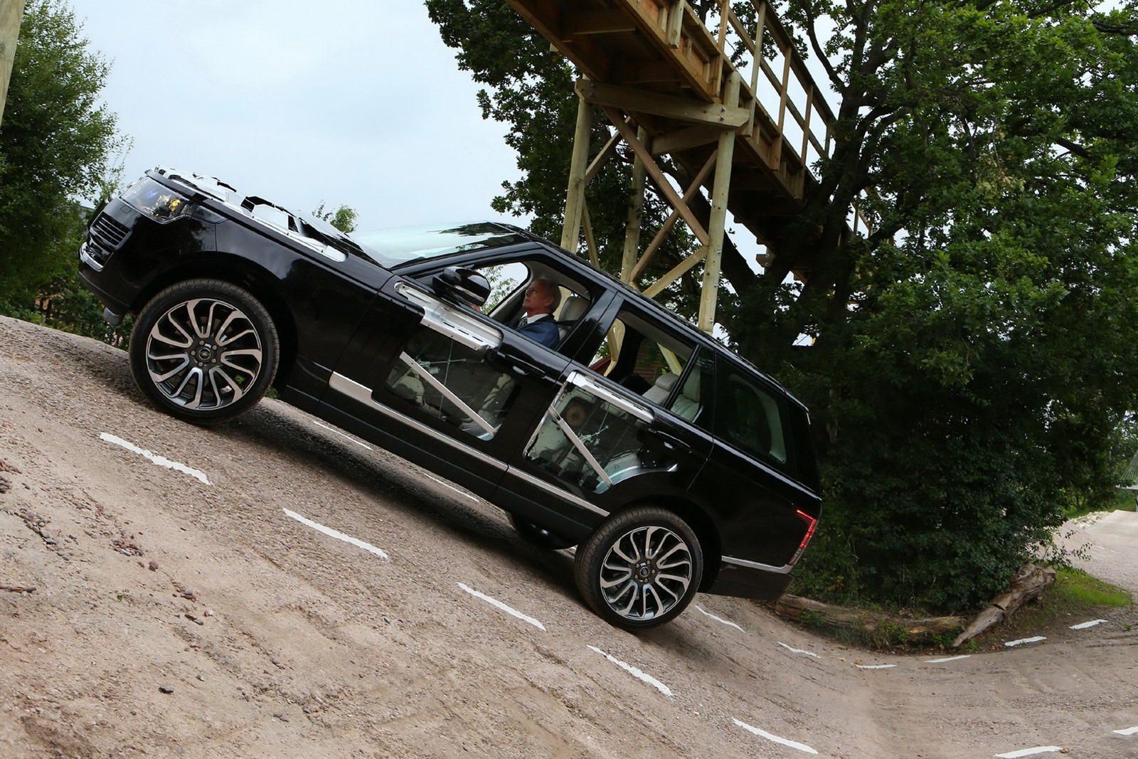 2013-Range-Rover-125%255B2%255D.jpg