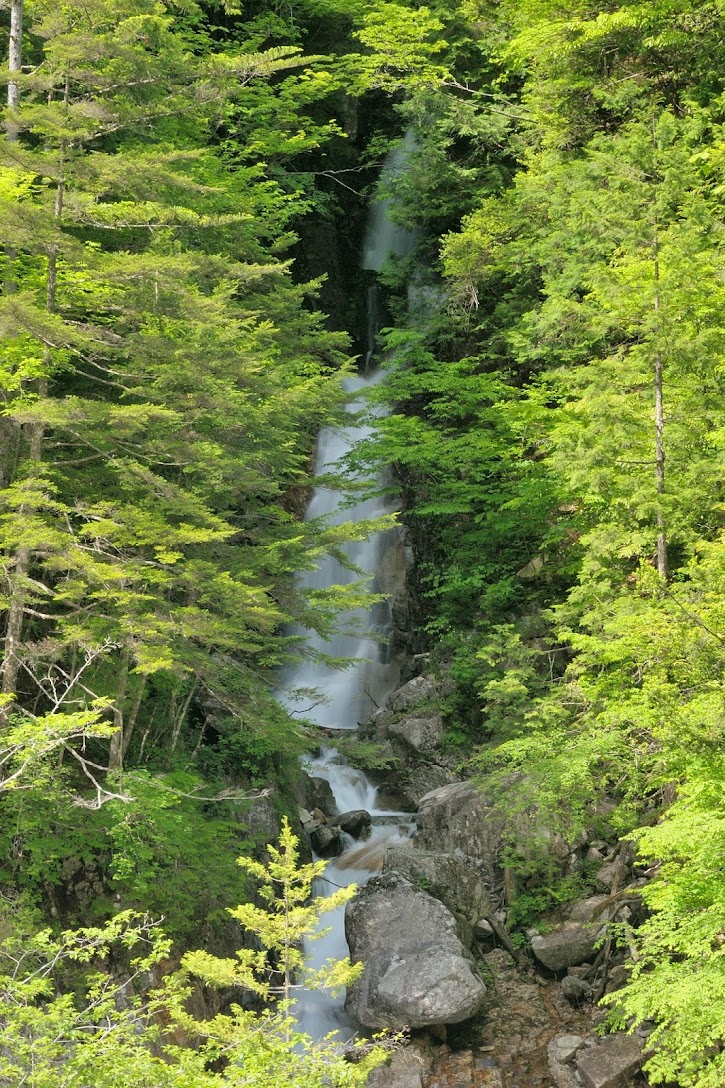 吉報の滝