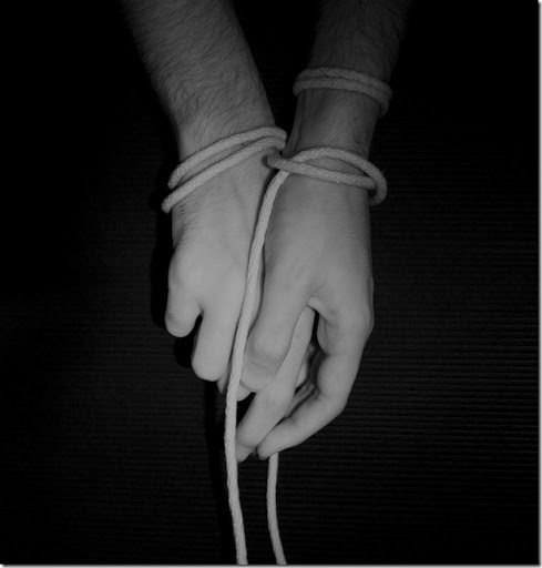 tie a tie on your hand