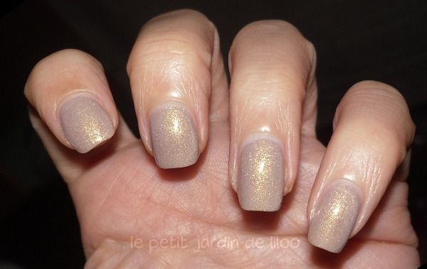 02-essence-irreplaceable-nail-polish 02-essence-irreplaceable-nail-polish