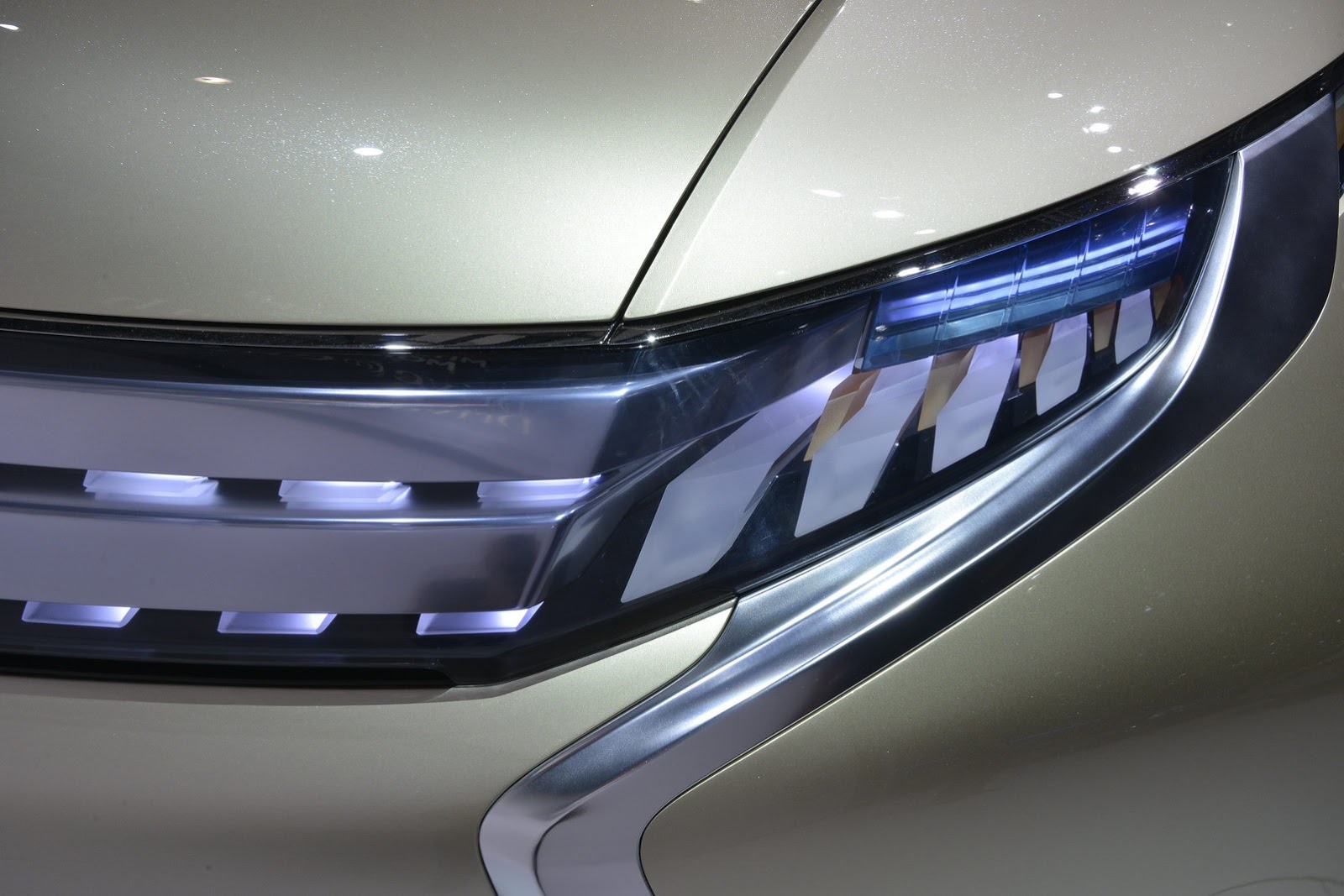 [MitsubishiGR-MiEV-16E162.jpg]