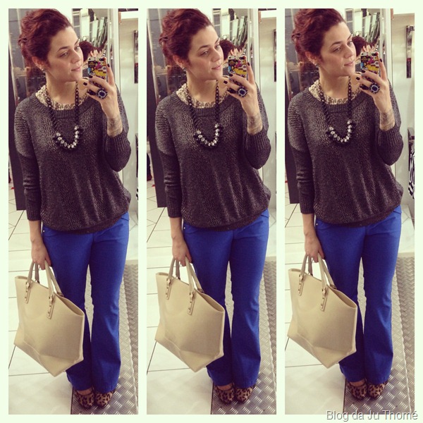 look com maxi tricot SACADA, calça flare azul, bolsa off white e colar (1) look com maxi tricot SACADA, calça flare azul, bolsa off white e colar (1)