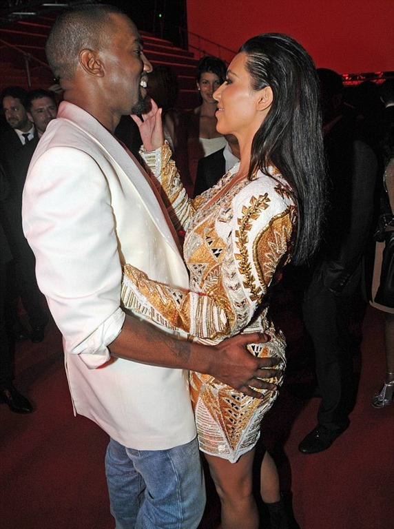 [Kim-Kardashian-And-Kanye-West-Share-Passionate-Kisses-4%255B15%255D.jpg]