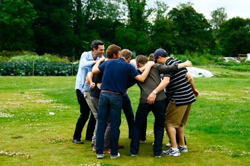 The Brits huddle.