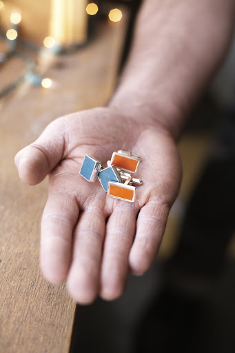 Jamie gave his groomsmen Tokens & Legends cufflinks, made from the seats of classic baseball stadiums. Jamie gave his groomsmen Tokens & Legends cufflinks, made from the seats of classic baseball stadiums.