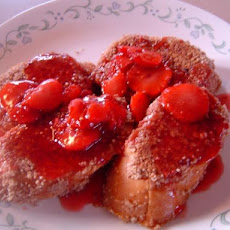 Pecan-Coated French Toast With Berry Sauce