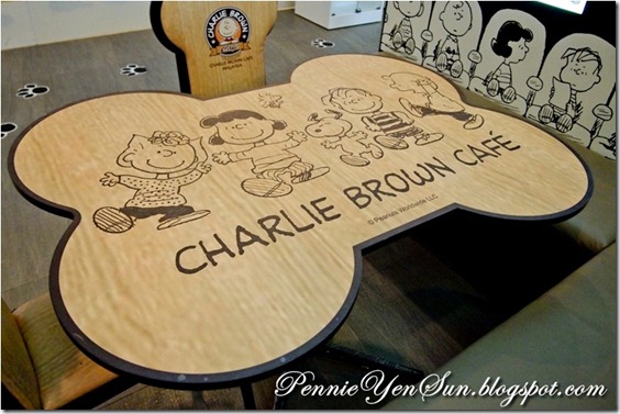 Charlie Brown Cafe (21)
