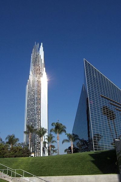 [400px-Crystal_Cathedral_Tower3.jpg]