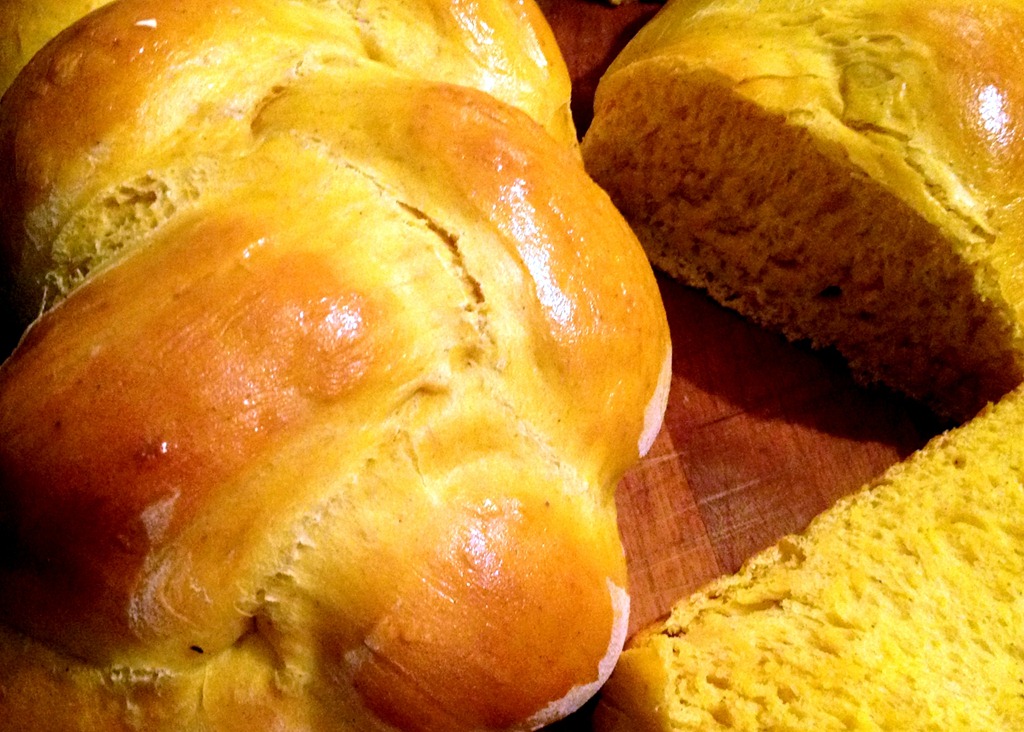 [pumpkin-challah-bread-baking-home-braided%255B8%255D.jpg]