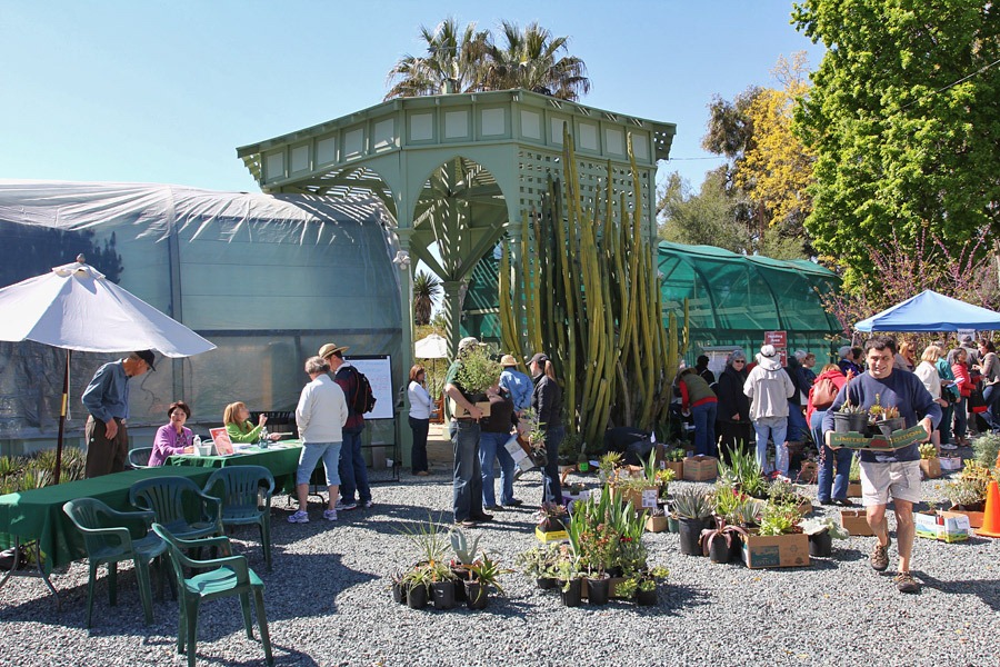 [120414_RBG_entrance2.jpg]