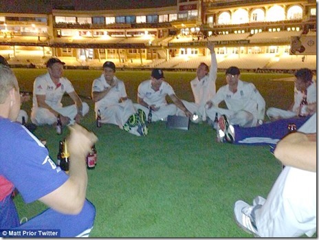 english_team_peeing_at_the_oval_pitch