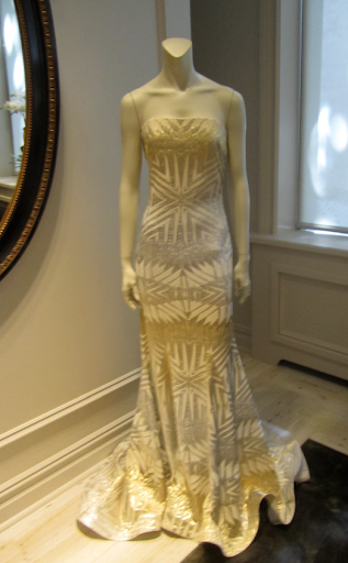 Are you a fan of all things Art Deco? This dress isn't a piece from the official bridal collection, but it would be so perfect for a Are you a fan of all things Art Deco? This dress isn't a piece from the official bridal collection, but it would be so perfect for a
