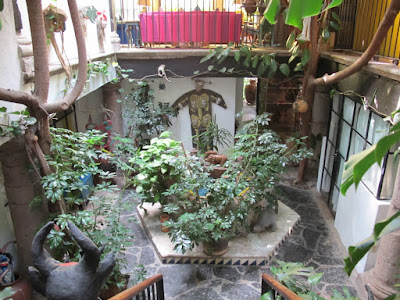 the courtyard at Espiritus was filled with sculpture