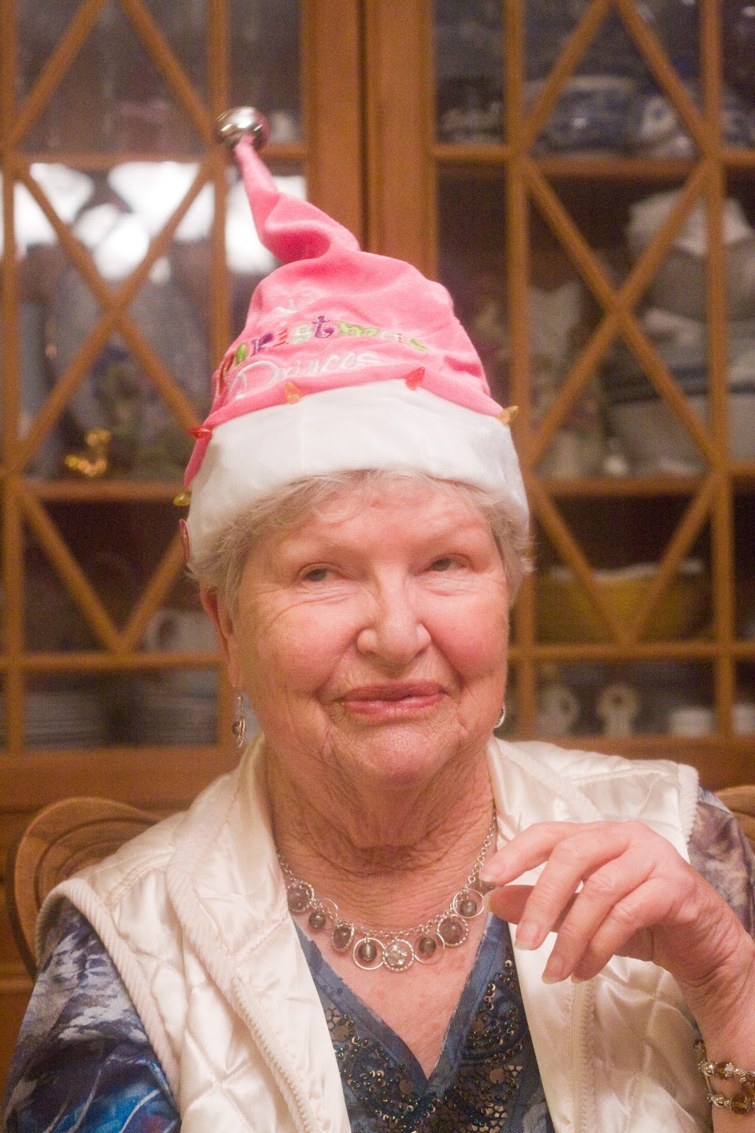 [01%252002%252013_gr%2520grandma%2520chapman%2520cmas%2520hat%25202%255B3%255D.jpg]