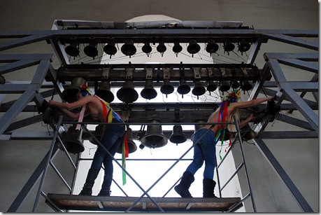 Акция Femen на колокольне Софийского собора