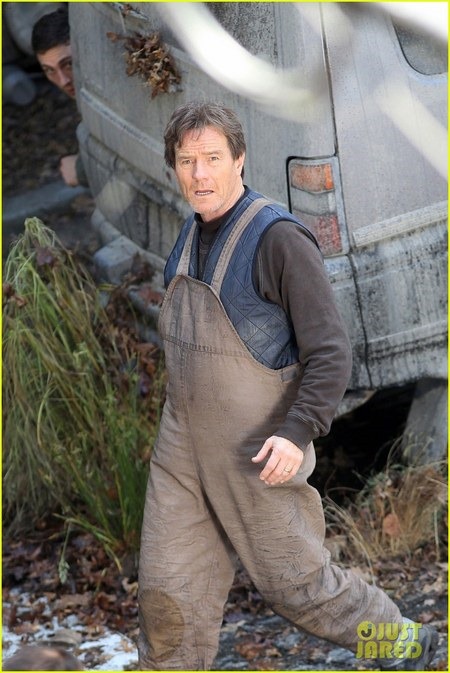 Godzilla Set Photos Reveal First Look at Bryan Cranston and Aaron Taylor-Johnson 09