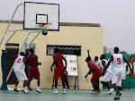 L'équipe de Delta (rouge) contre celle de Terreur (blanc) ce 12/06/2011 au stade des martyrs, lors du Championnat de 2ème phase de la ligue provincial de basketball de Kinshasa. Radio Okapi/ Ph. John Bompengo.