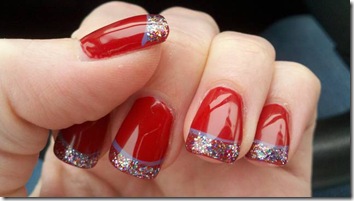 nail-art-craciun-rosu cu glitter