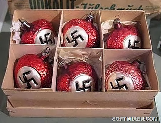 inappropriate-christmas-decorations-25