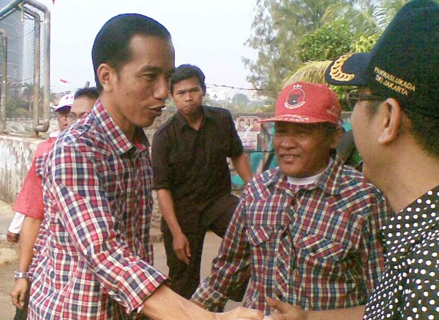 [jokowi%2520serbu%2520warga%255B3%255D.jpg]