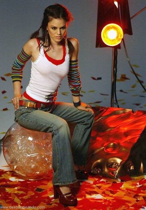 NEW YORK - MAY 6:  Actress Rachel Bilson, star of "The O.C", poses on set during a photo shoot for an advertising campaign for BONGO May 6, 2004 in New York City.  (Photo By Mark Mainz/Getty Images) *** Local Caption *** Rachel Bilson