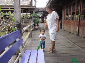 พู่กันเที่ยวพัทยาและยังท้องเสีย