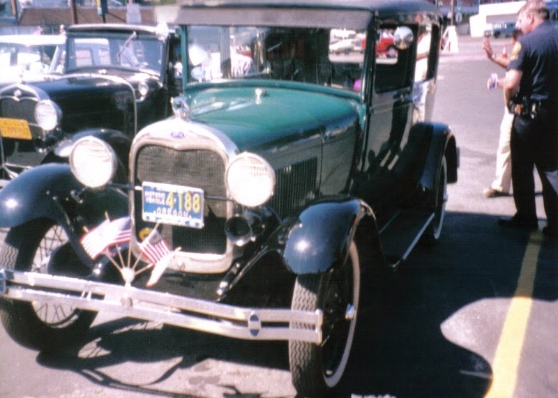 [41-1928-Ford-Model-A-Tudor-Sedan-in-.jpg]
