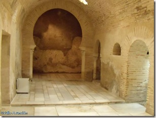 Vestíbulo de los baños árabes - Jaén Vestíbulo de los baños árabes - Jaén