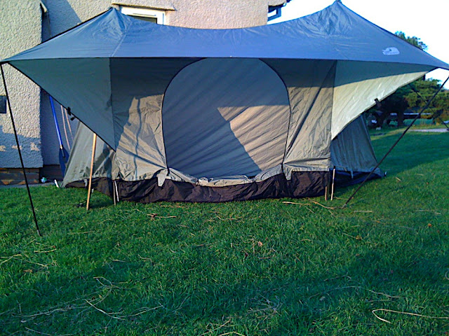Nice wide-open front to the tent gives an authentic 'baker tent' feel, even in this small one-man tent, which is a real achievement.