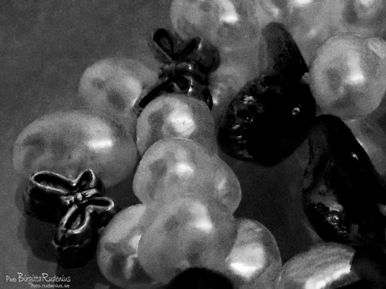 bw_20110910_pearls1infrared