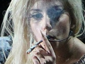 lady_gaga_fumando_maconha280