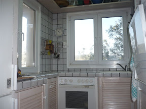 Completely equipped kitchen: Oven, glass ceramic cook top, dish washer, refrigerator