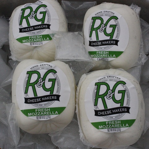 [fresh%2520mozzarella%252C%2520rhinebeck%2520farmers%2520market%255B4%255D.jpg]