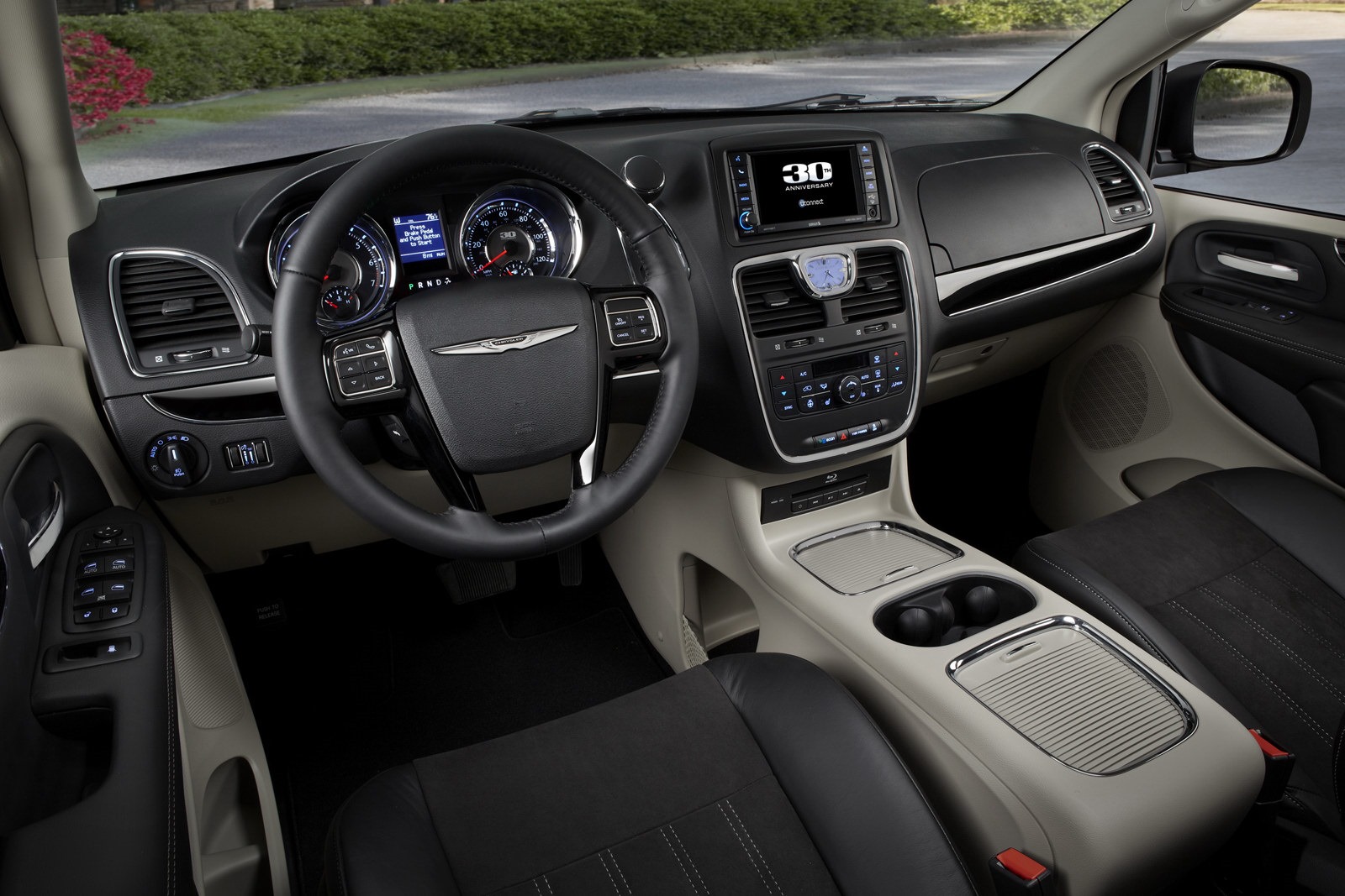 [2014-Chrysler-Town%2526Country-30th-Anniversary-16%255B2%255D.jpg]