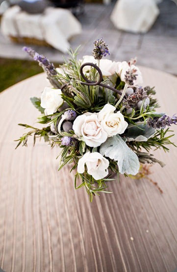 ErinDan_SaltwaterFarmVineyard_AnnaSawinPhoto_060 hana floral design ErinDan_SaltwaterFarmVineyard_AnnaSawinPhoto_060 hana floral design