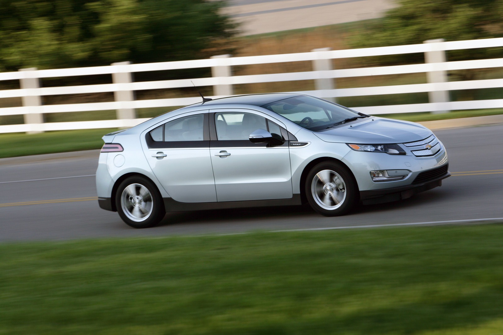 [2012-Chevrolet-Volt-4%255B2%255D.jpg]