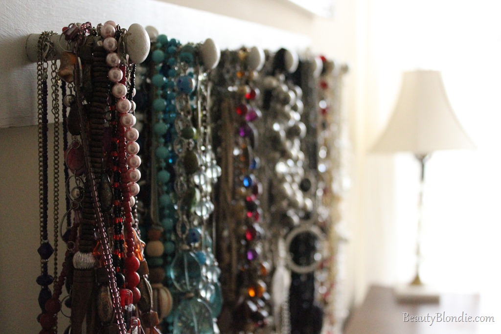 [How%2520to%2520Organize%2520Colorful%2520Necklaces.%2520Red%252C%2520Teal%252C%2520Blue%252C%2520Silver%252C%2520Grey%252C%2520Glod%252C%2520Black%2520and%2520White%255B3%255D.jpg]