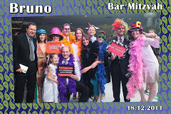 Fotos do evento Bruno - 18.12.11. Foto numero 10 da Social Click Fotografia Digital, do Rio de Janeiro, RJ, que faz fotos divertidas, fotos malucas, fotos com fantasias, fotos na hora, fotografia maluca, fotografia divertida com molduras personalizadas. fotos divertidas malucas foto maluca animadas animado rj rio de janeiro divertida fantasia animada noivas montagem social fotojornalismo casamento