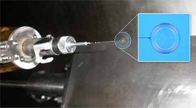 laser sobre uma esfera de vidro com deutério e trítio