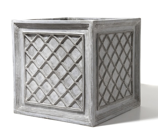 This boxed planter looks like it belongs in the gardens of Versailles. (pennoyer.com)