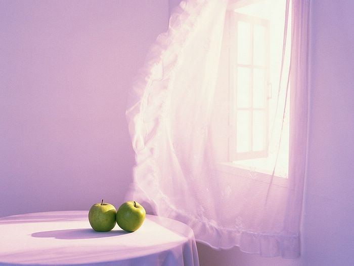 [apples-and-curtain2.jpg]