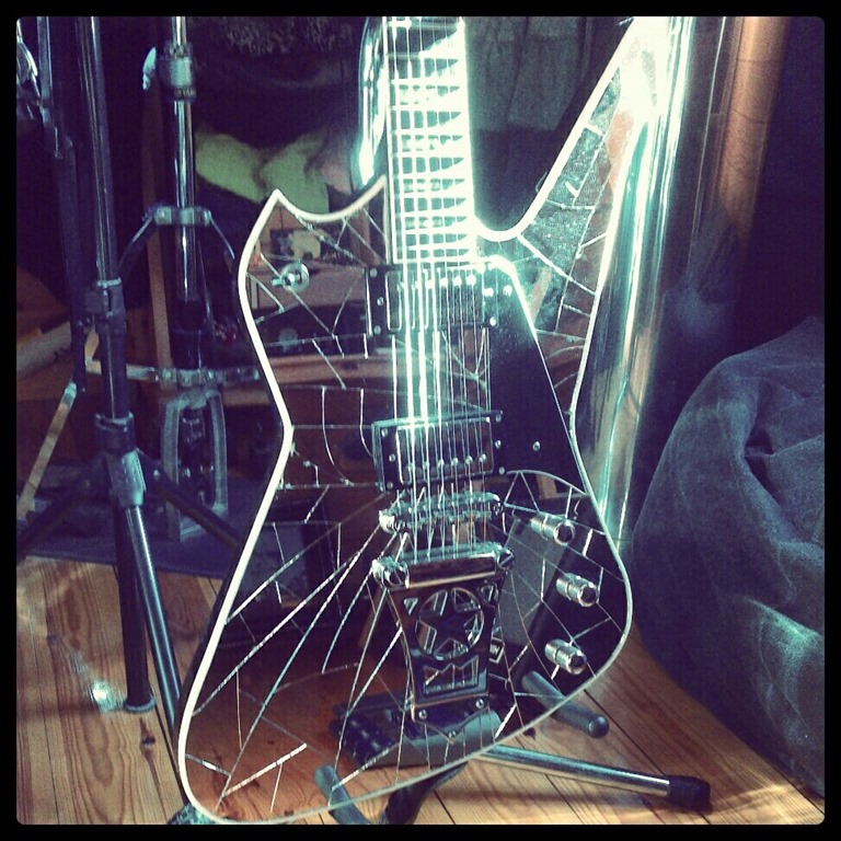 [062%2520guitar%2520II%255B6%255D.jpg]