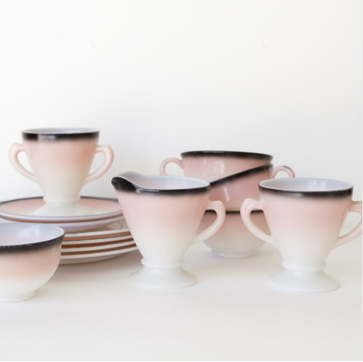 This vintage 1930s set from Etsy is stunning! Use the colors for inspiration. This vintage 1930s set from Etsy is stunning! Use the colors for inspiration.