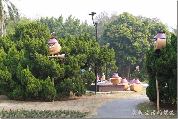 台南-2014中山公園百花祭。這個像是在「躲貓貓」，應該也還沒完成。
