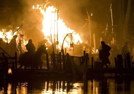 Hófehérke lángol a faluban 05
